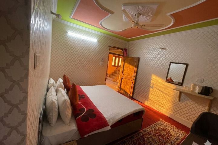 Room 3 of 35