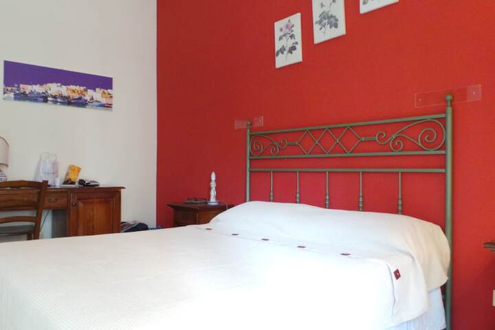 Room 4 of 42