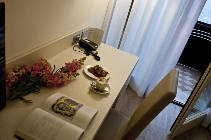 Room 14 of 86