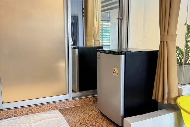 Mini-refrigerator