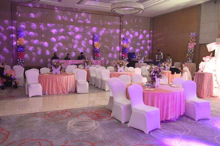 Ballroom/Hall 77 of 112