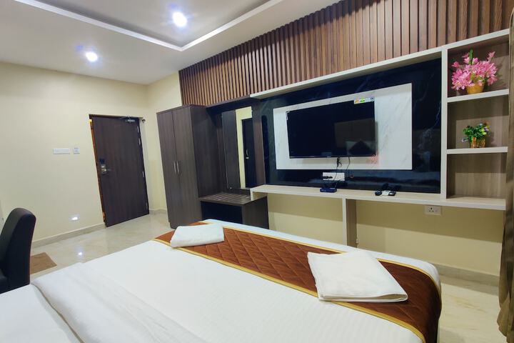 Room 3 of 28