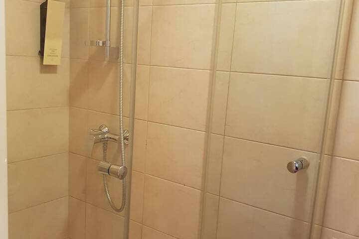 Room 13 of 31