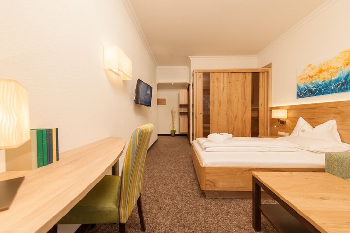 Room 8 of 42