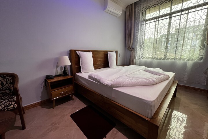 Room 6 of 44