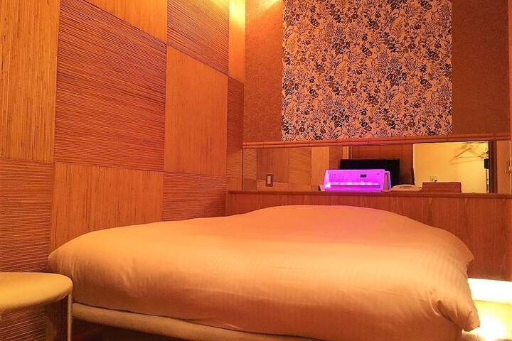 Room 2 of 9