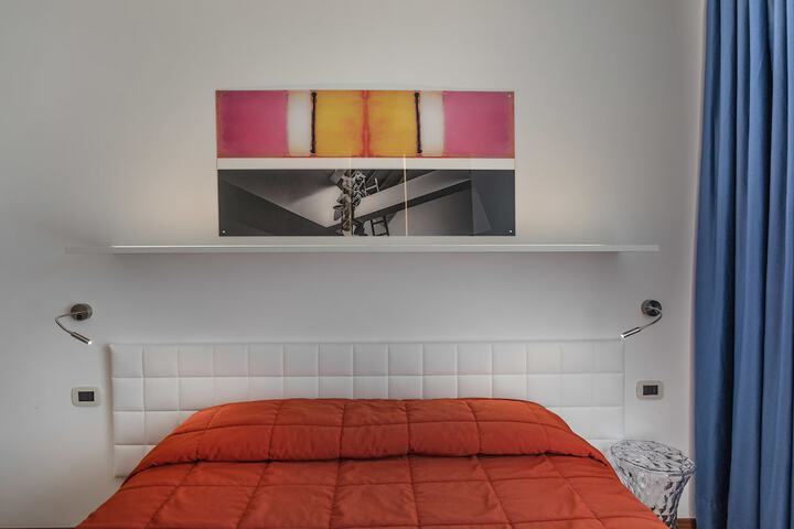 Room 7 of 34
