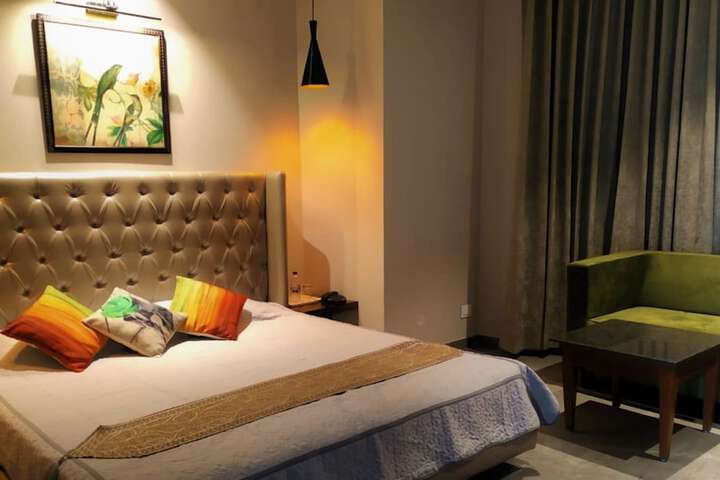 Room 10 of 15
