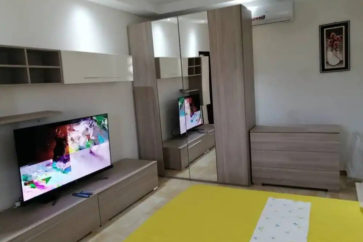 Room 2 of 5