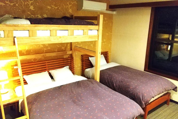 Room 35 of 76