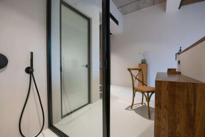 Room 151 of 190