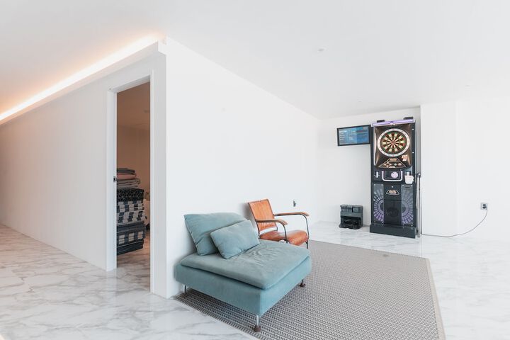 Room 3 of 40