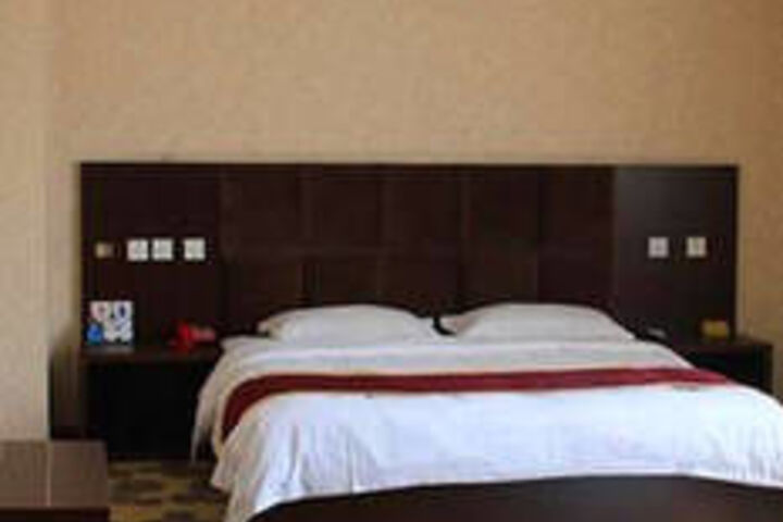 Room 6 of 28