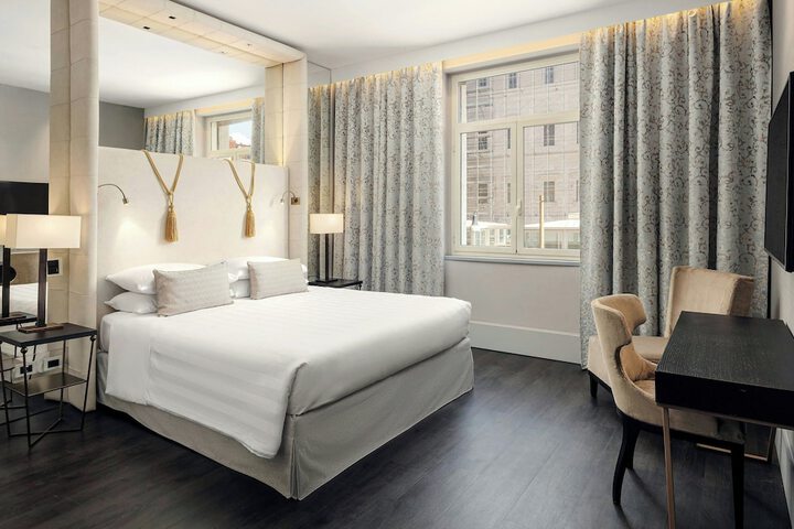 Room 42 of 113