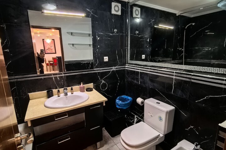 Room 305 of 404