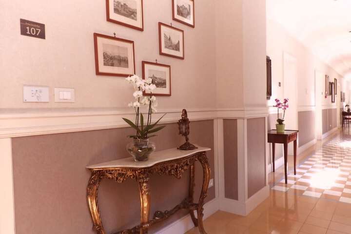 Ballroom/Hall 140 of 180