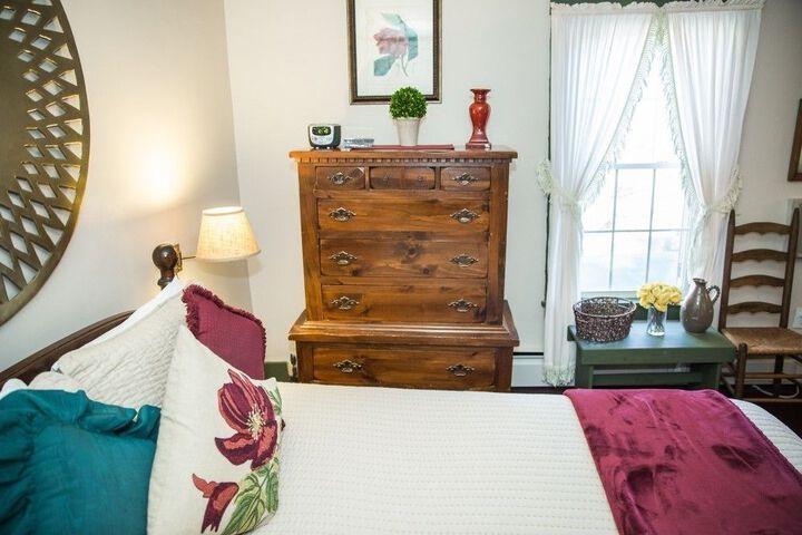 Room 4 of 48