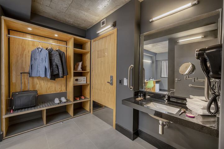 Room 15 of 41