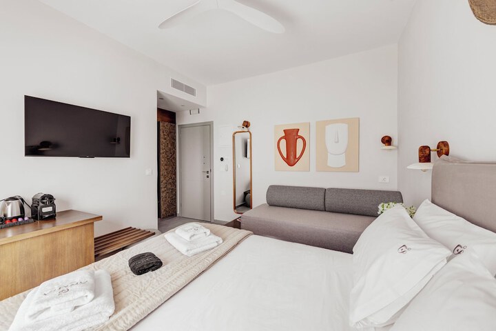 Room 9 of 193