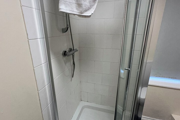 Room 15 of 16