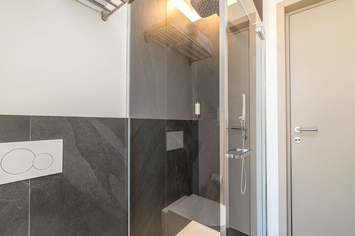 Room 3 of 48