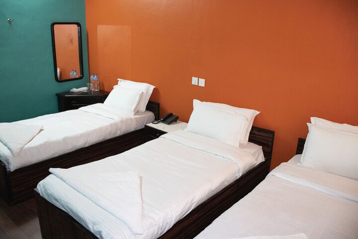 Room 6 of 94