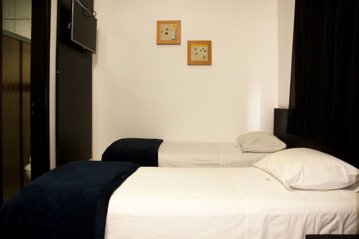 Room 25 of 43