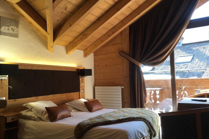 Room 8 of 52