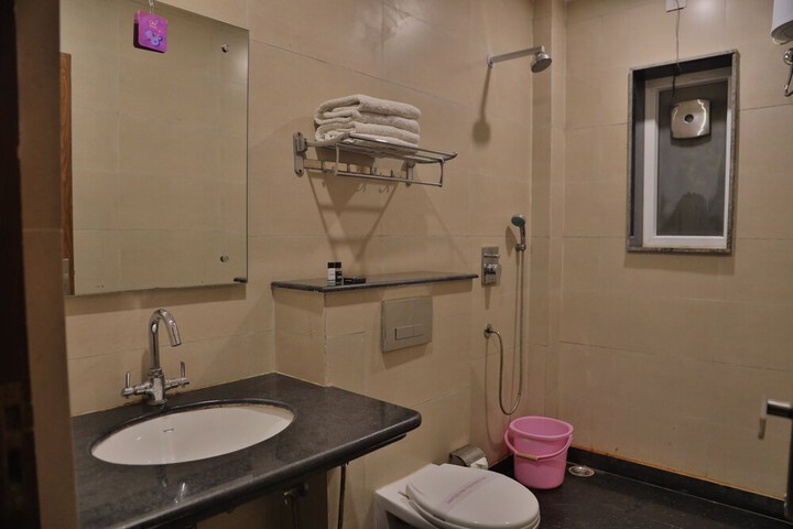 Room 17 of 31