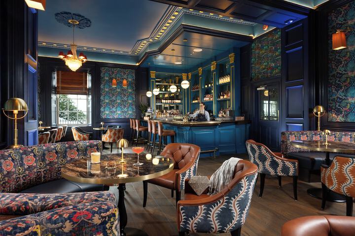 Lounge 73 of 85
