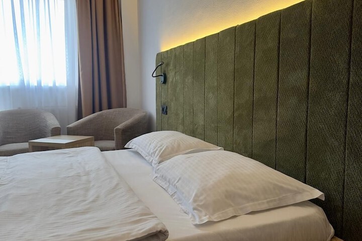 Room 18 of 49