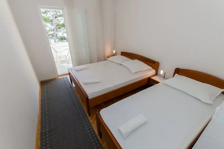 Room 2 of 10