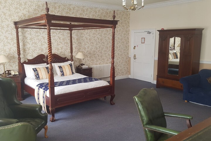 Room 8 of 36