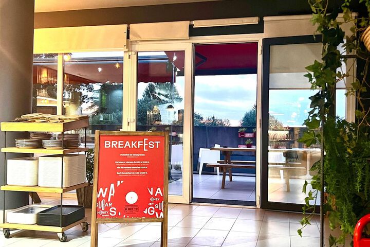 Breakfast area