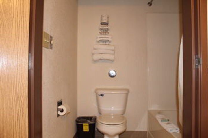 Room 5 of 76