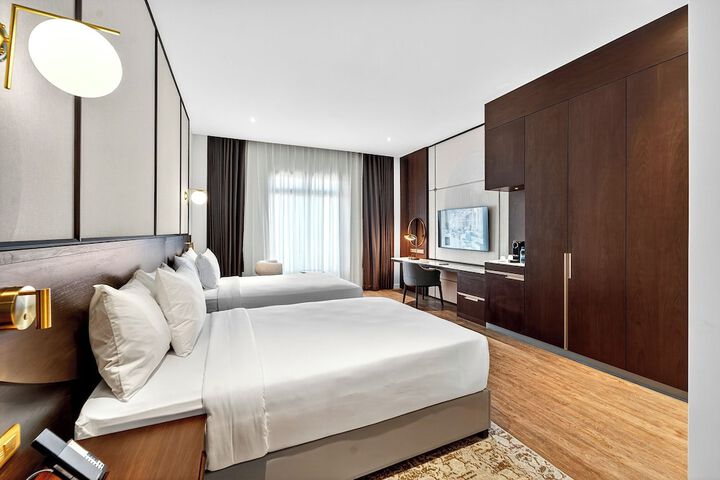 Room 8 of 34