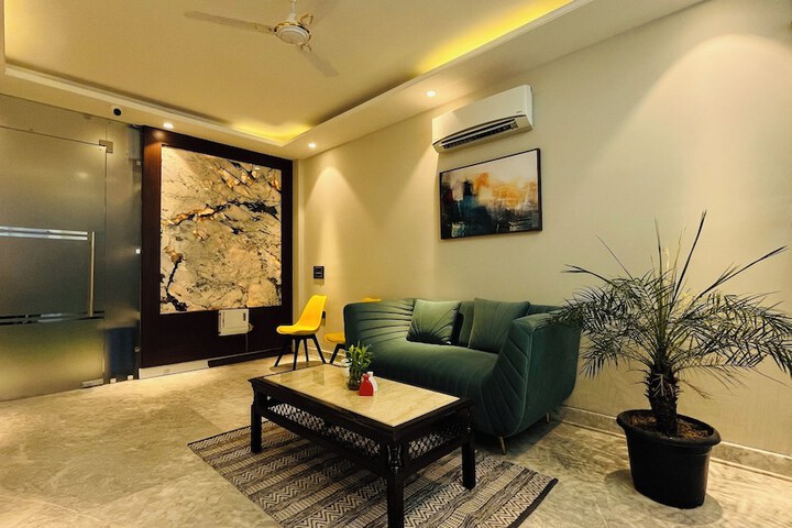 Room 2 of 6