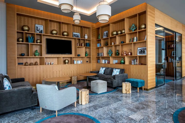 Lounge 116 of 137