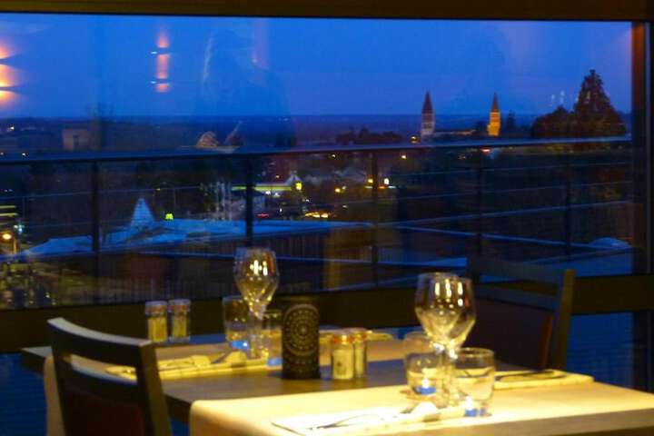 Dining 31 of 59
