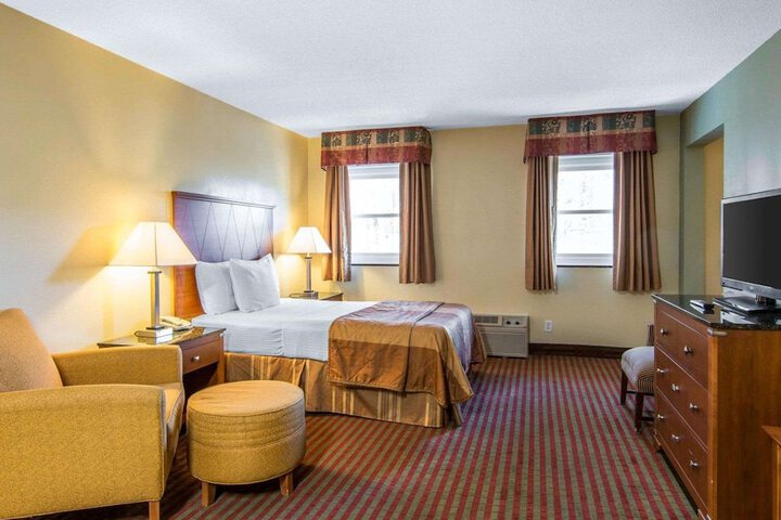 1 King Bed Efficiency Suite (1 of 9)