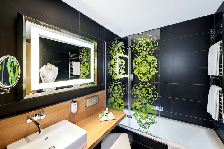 Room 20 of 33