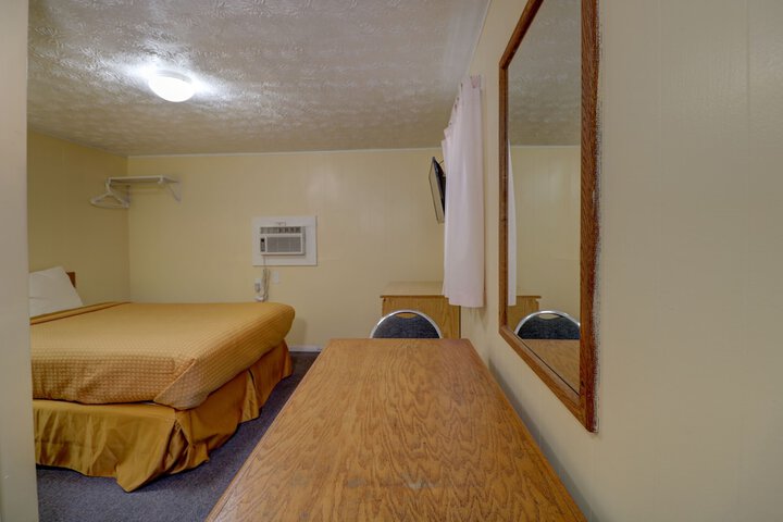 Cabin Classic Queen Bed (5 of 11)