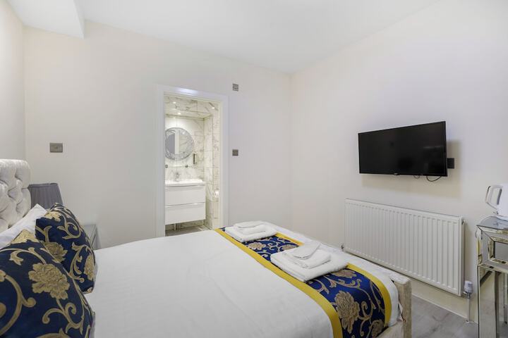 Room 52 of 90