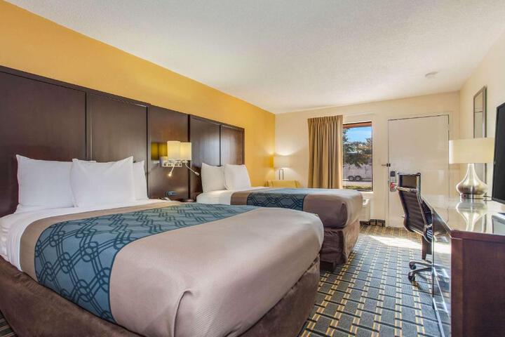 2 Double Beds (1 of 5)