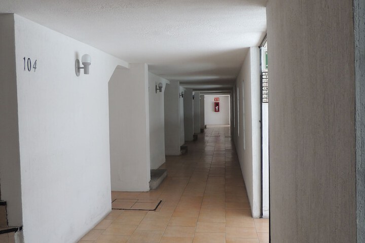 Room 33 of 49