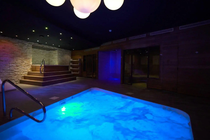 Pool 14 of 28