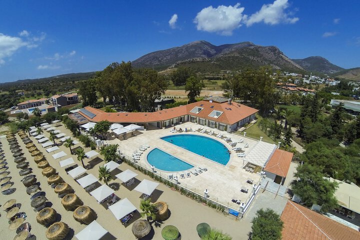 Pools & Facilities