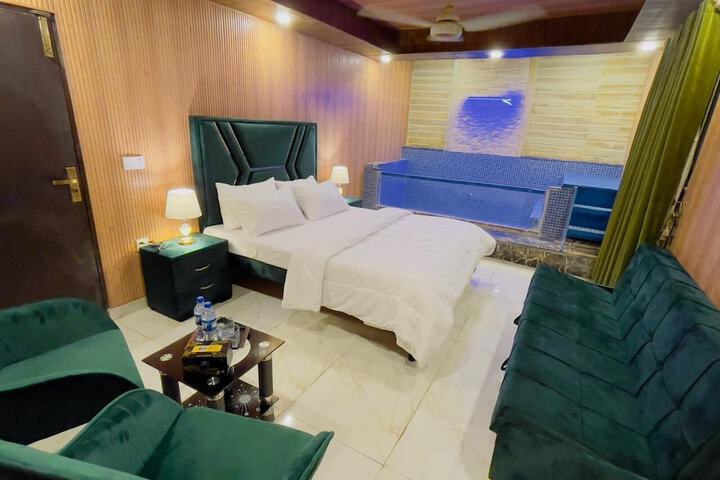 Room 12 of 43