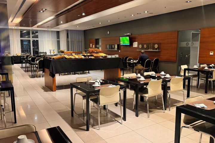 Dining 63 of 76