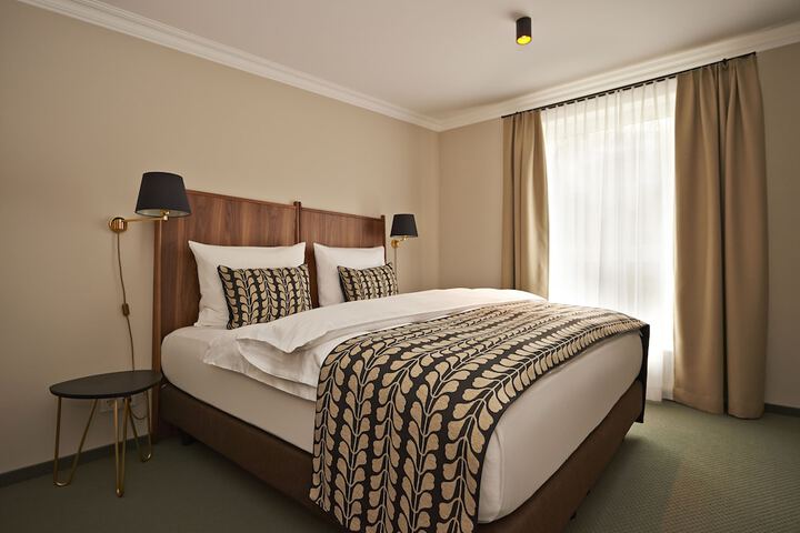 Room 2 of 85